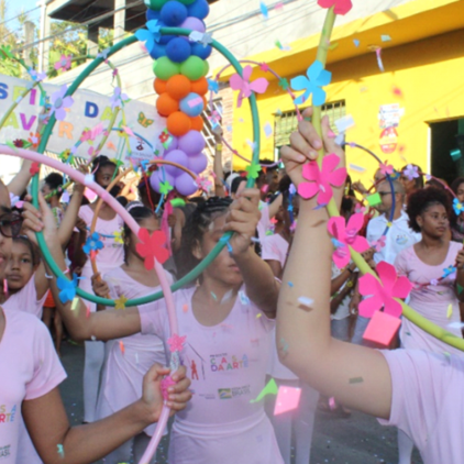 Alunos da educação infantil participam de desfile da primavera