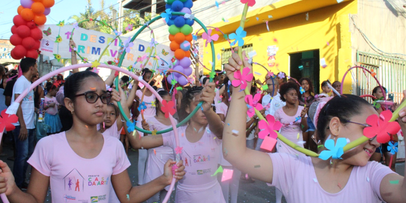 Alunos da educação infantil participam de desfile da primavera