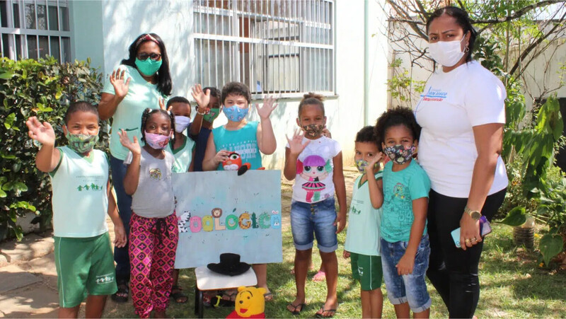 Alunos da educação infantil visitam zoologico montado por professores