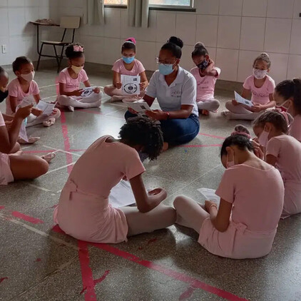 Roda de conversa debate violência doméstica e familiar contra mulher