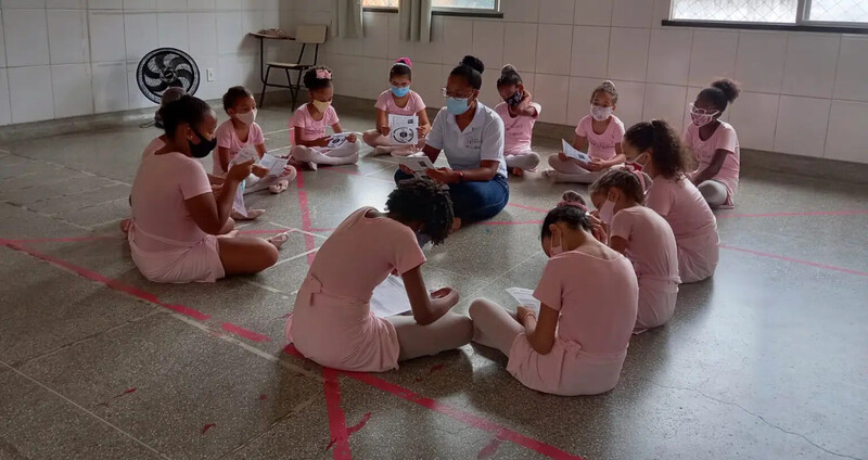 Roda de conversa debate violência doméstica e familiar contra mulher