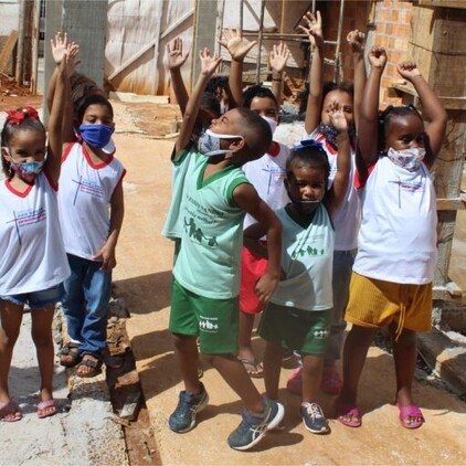 Crianças visitam obra da Escolinha Paracompaixão